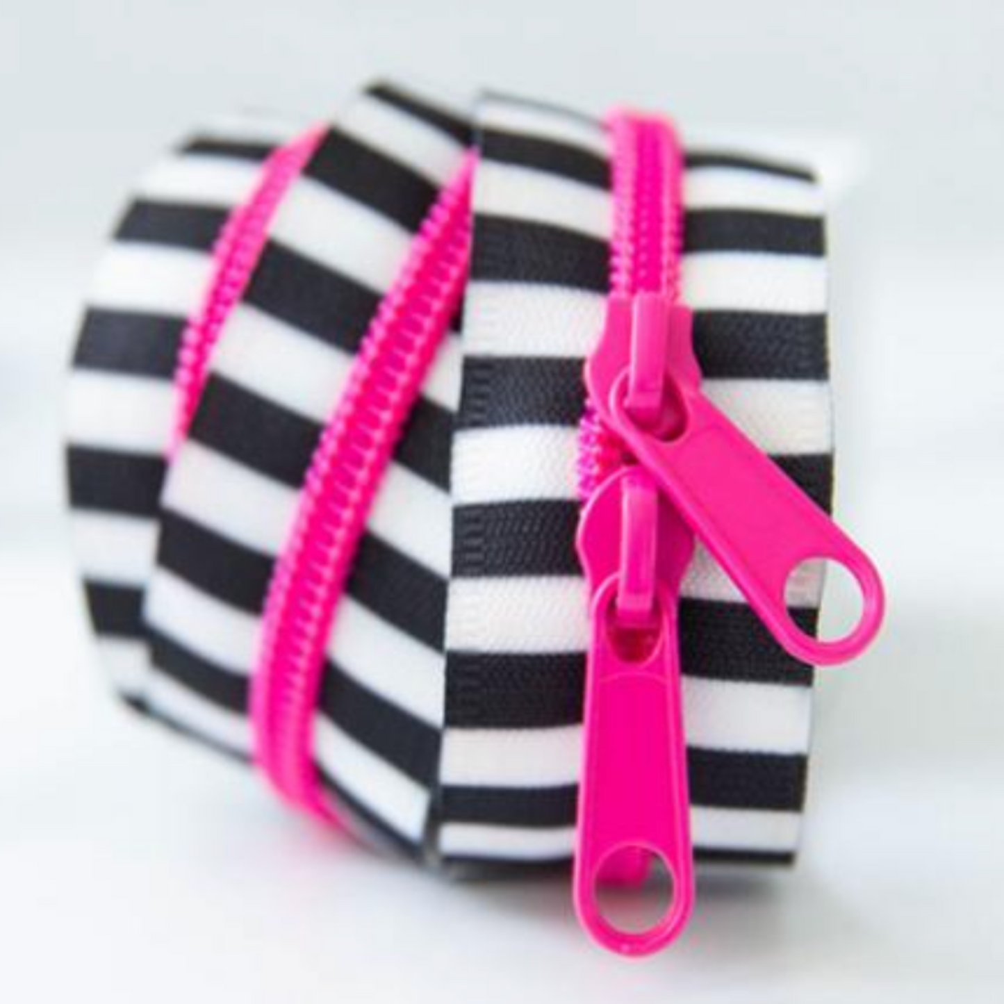 30" Zipper- Black and White with Pink